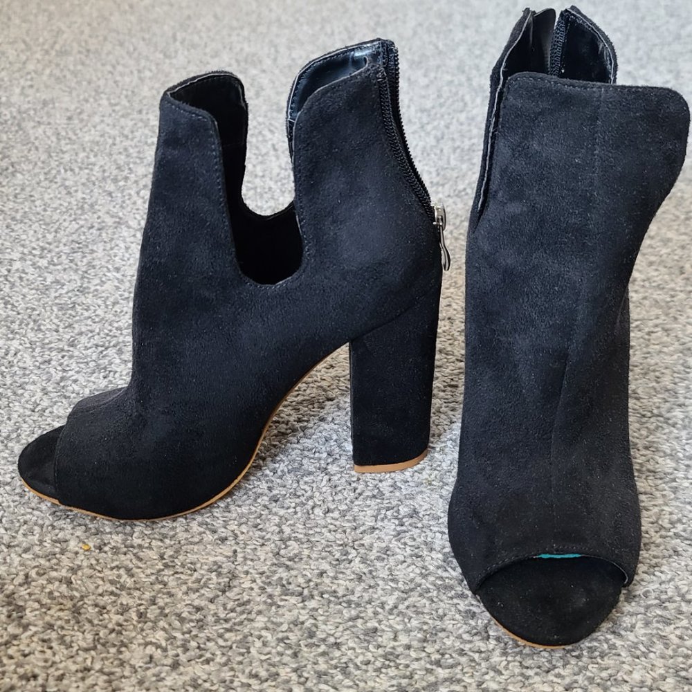Heels - Picture 2 of 2